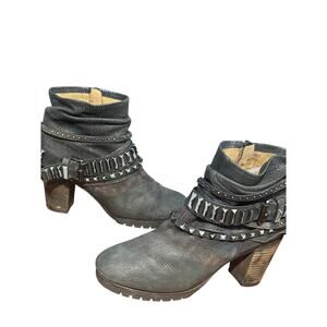 Kennel Und Schmenger Leather Studded Wrap Strap size 5